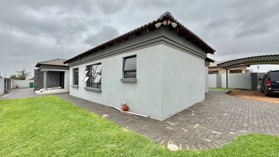To Let 4 Bedroom Property for Rent in Aerorand Mpumalanga