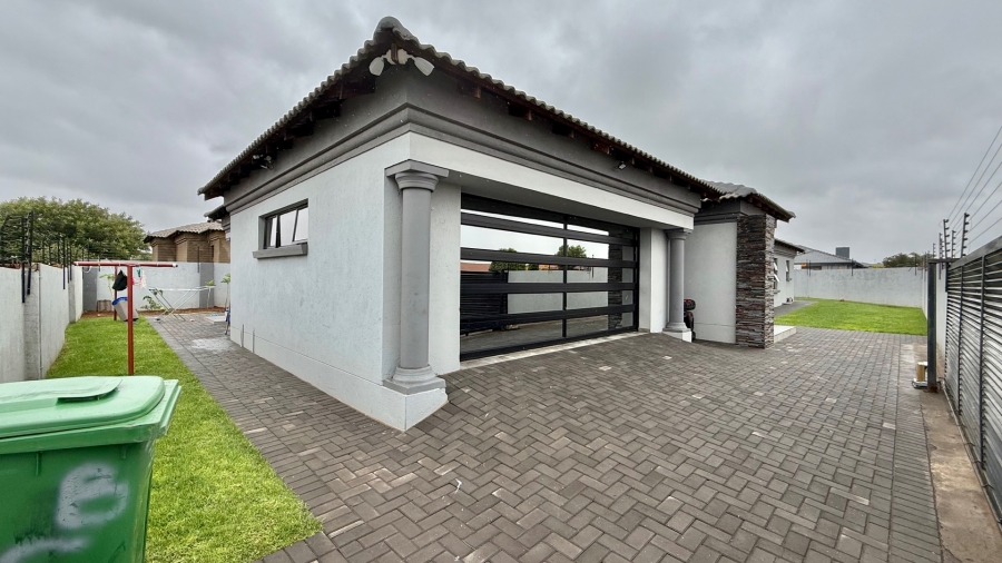 To Let 4 Bedroom Property for Rent in Aerorand Mpumalanga