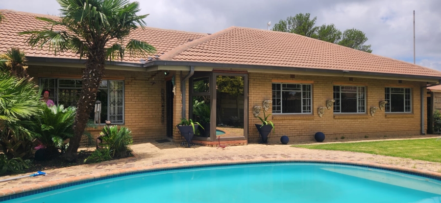 5 Bedroom Property for Sale in Flora Park Mpumalanga