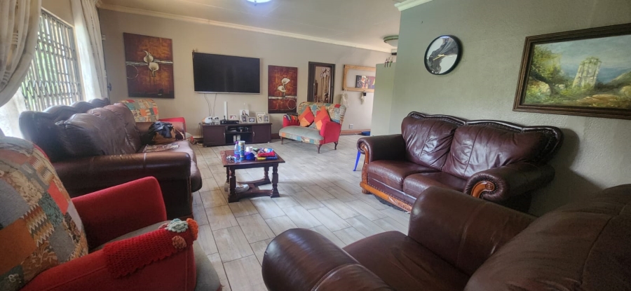 5 Bedroom Property for Sale in Flora Park Mpumalanga