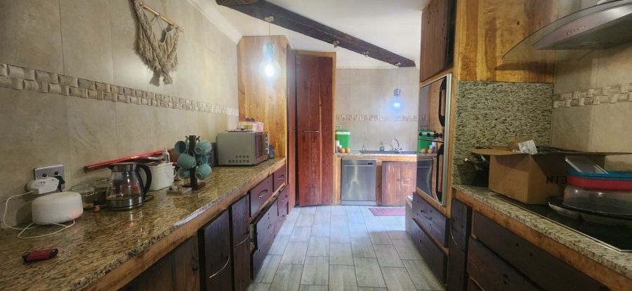 5 Bedroom Property for Sale in Flora Park Mpumalanga