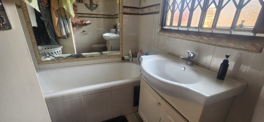 5 Bedroom Property for Sale in Flora Park Mpumalanga