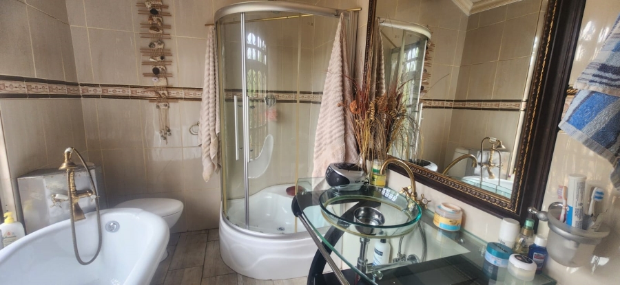 5 Bedroom Property for Sale in Flora Park Mpumalanga