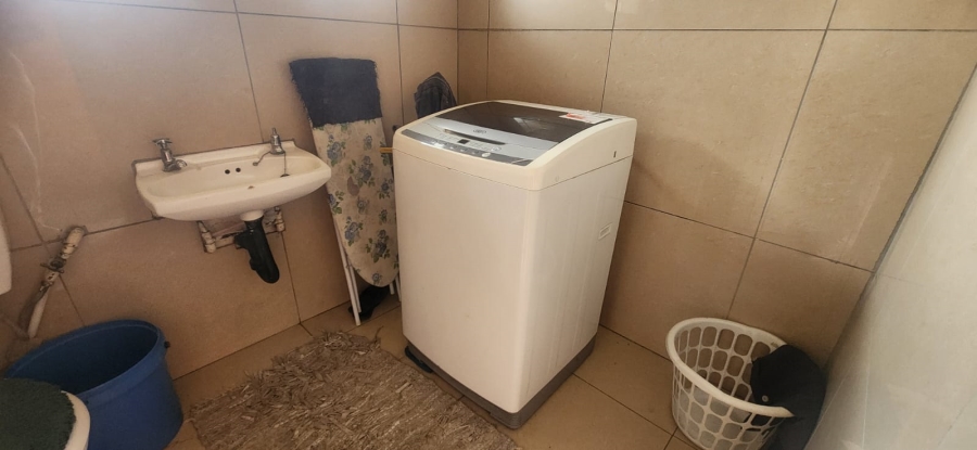 5 Bedroom Property for Sale in Flora Park Mpumalanga