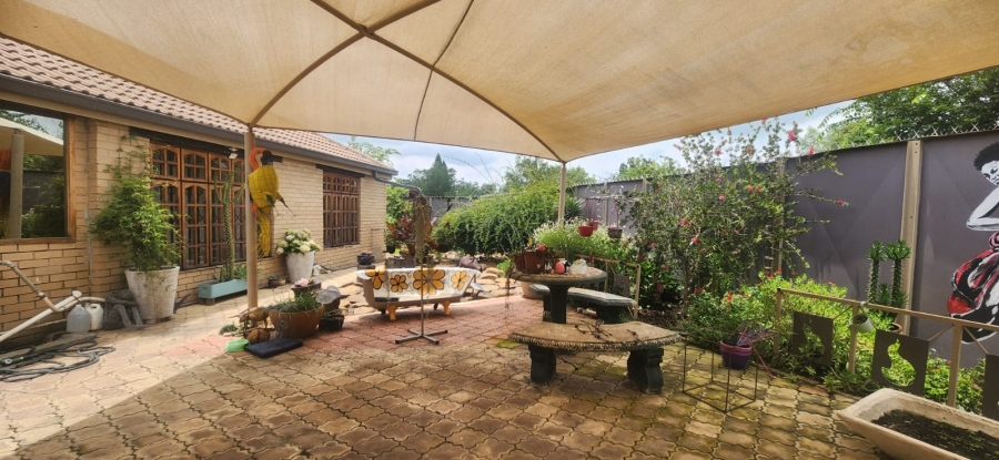 5 Bedroom Property for Sale in Flora Park Mpumalanga