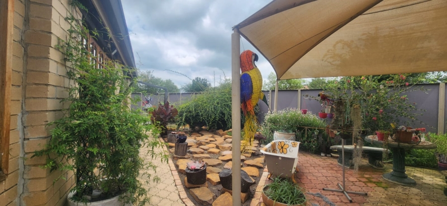 5 Bedroom Property for Sale in Flora Park Mpumalanga