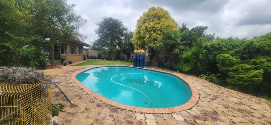 5 Bedroom Property for Sale in Flora Park Mpumalanga