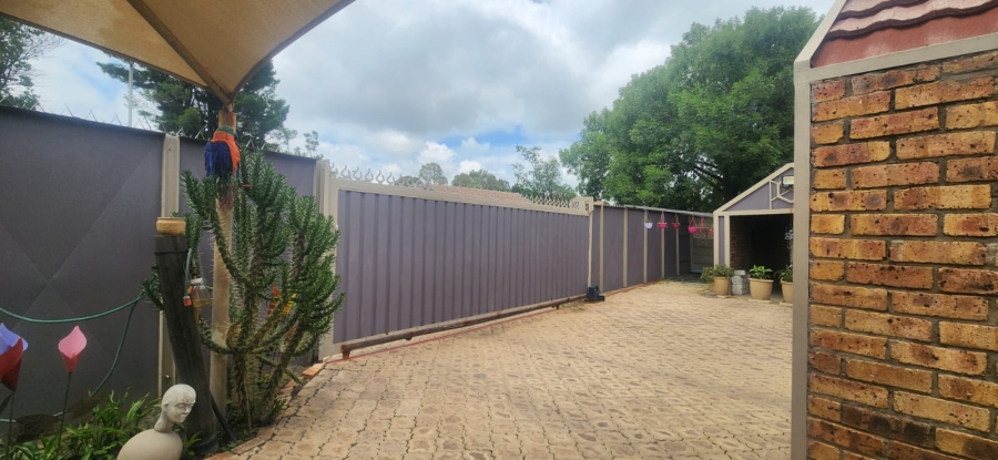5 Bedroom Property for Sale in Flora Park Mpumalanga
