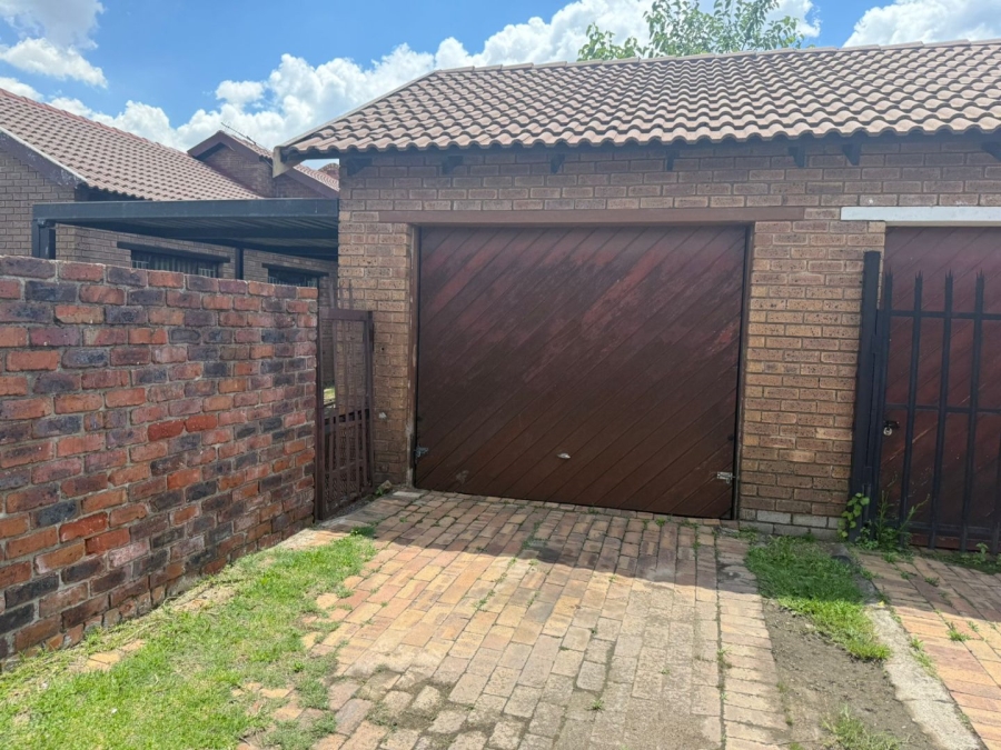To Let 2 Bedroom Property for Rent in Witbank Ext 12 Mpumalanga