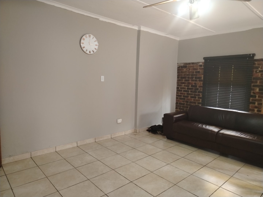 To Let 4 Bedroom Property for Rent in Witbank Ext 16 Mpumalanga