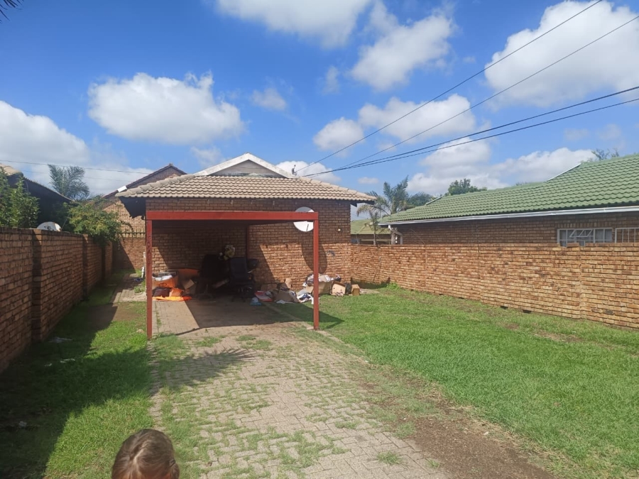 To Let 2 Bedroom Property for Rent in Witbank Ext 10 Mpumalanga