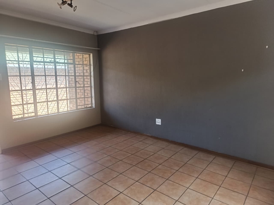 To Let 2 Bedroom Property for Rent in Witbank Ext 10 Mpumalanga
