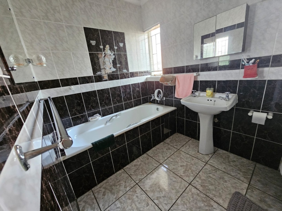 4 Bedroom Property for Sale in Sunset Park Mpumalanga
