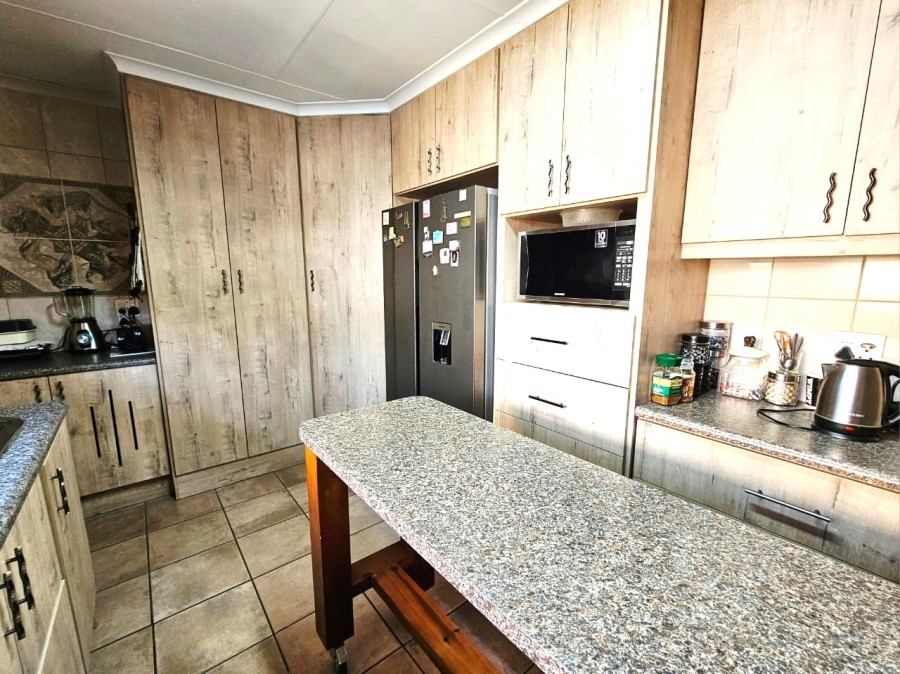 3 Bedroom Property for Sale in Cosmosrand Mpumalanga