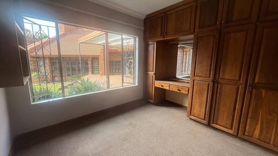 5 Bedroom Property for Sale in Aerorand Mpumalanga