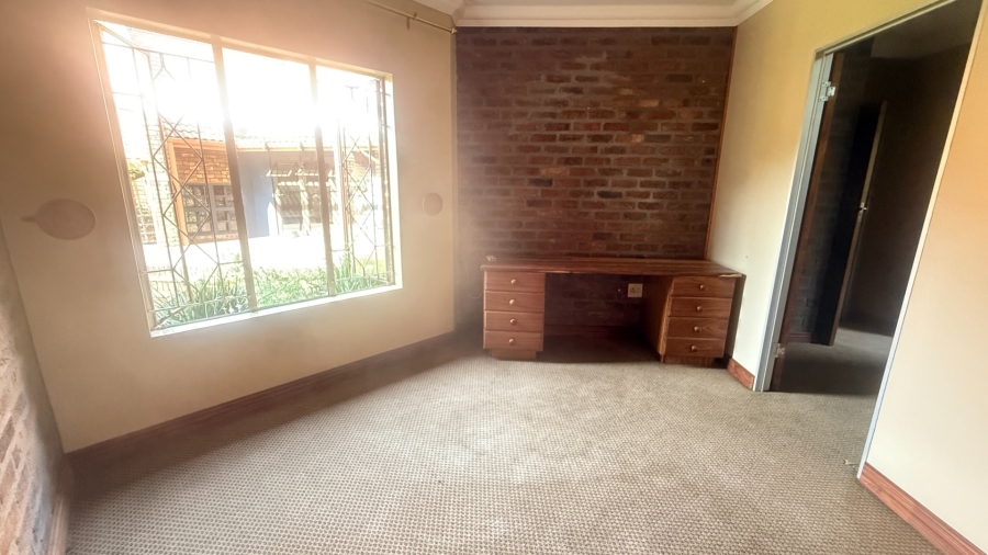 5 Bedroom Property for Sale in Aerorand Mpumalanga