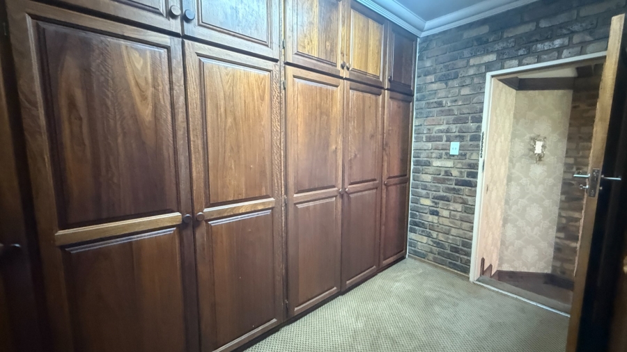 5 Bedroom Property for Sale in Aerorand Mpumalanga
