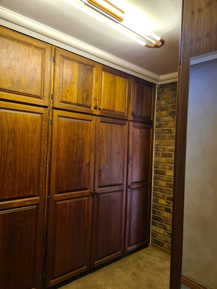 5 Bedroom Property for Sale in Aerorand Mpumalanga