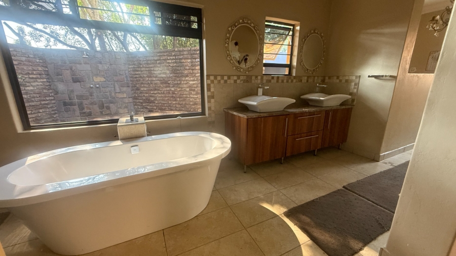5 Bedroom Property for Sale in Aerorand Mpumalanga