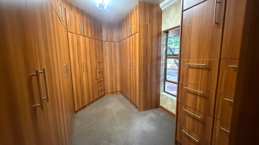 5 Bedroom Property for Sale in Aerorand Mpumalanga