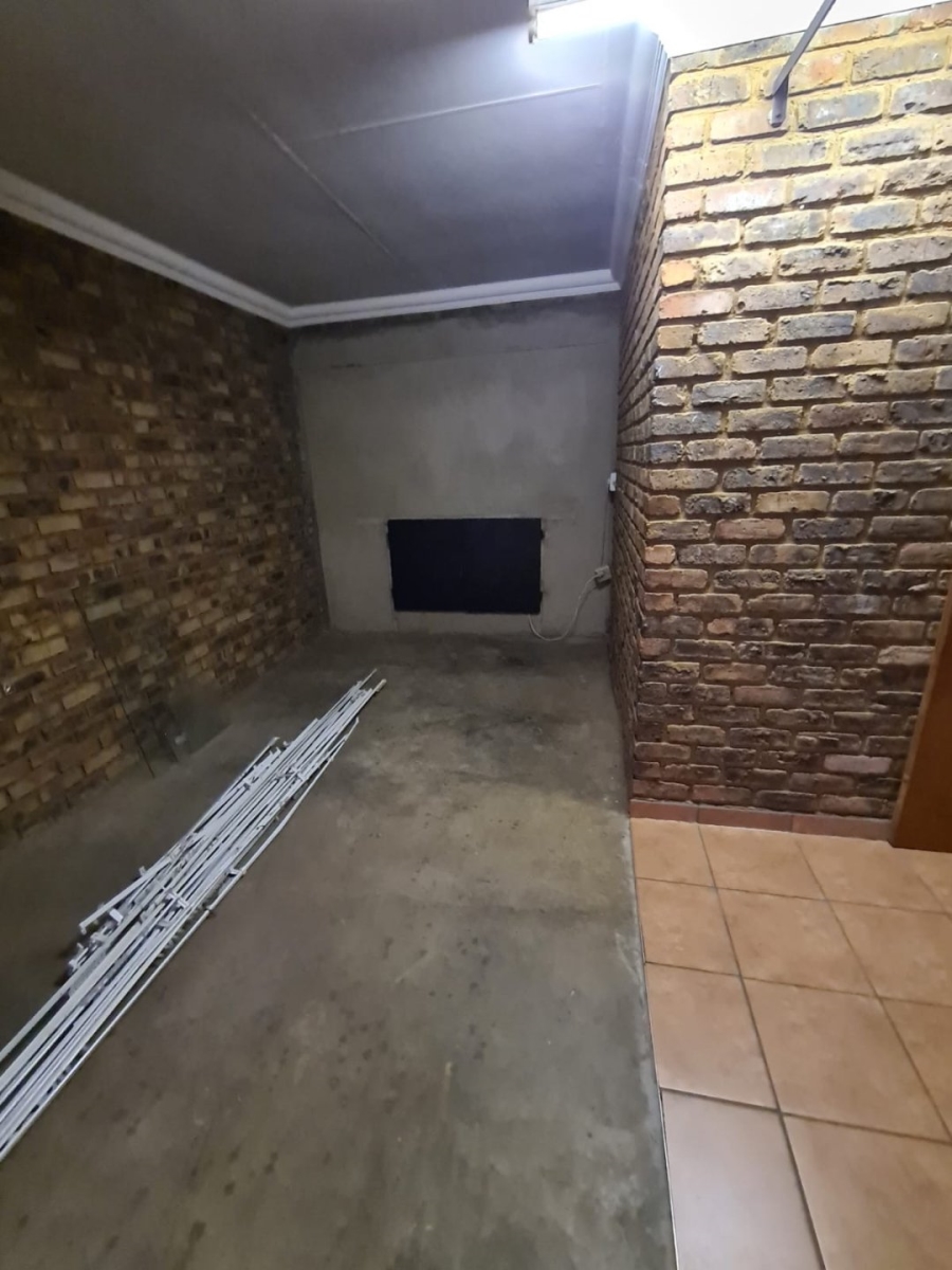 5 Bedroom Property for Sale in Aerorand Mpumalanga