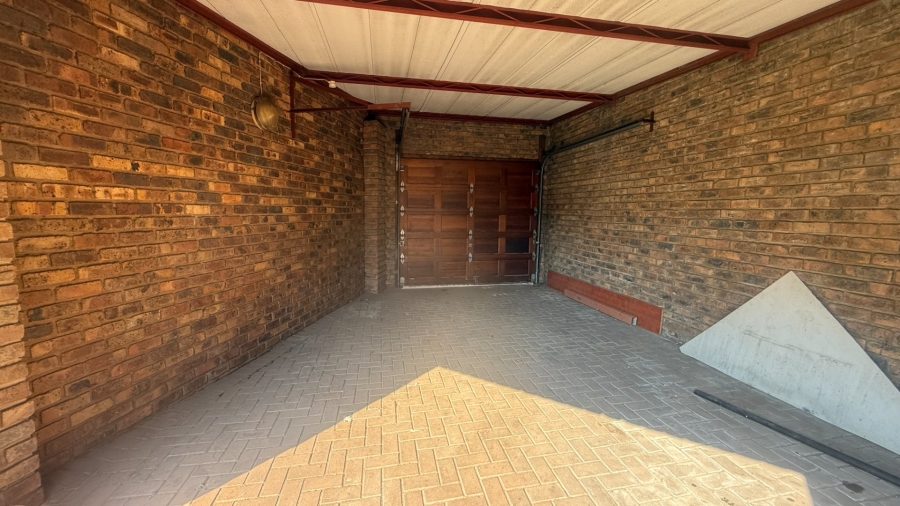 5 Bedroom Property for Sale in Aerorand Mpumalanga