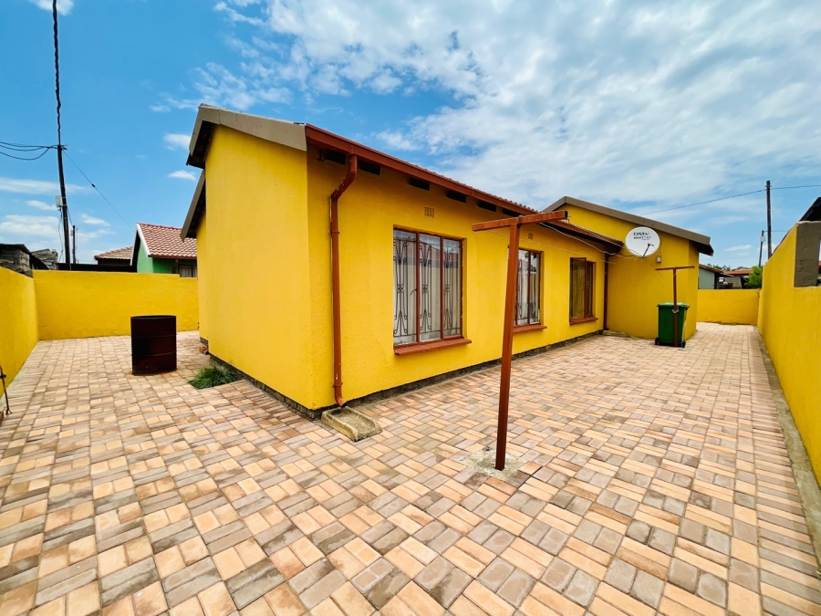 To Let 3 Bedroom Property for Rent in Hlalamandi Mpumalanga