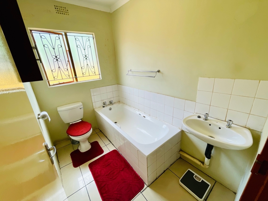 To Let 3 Bedroom Property for Rent in Hlalamandi Mpumalanga