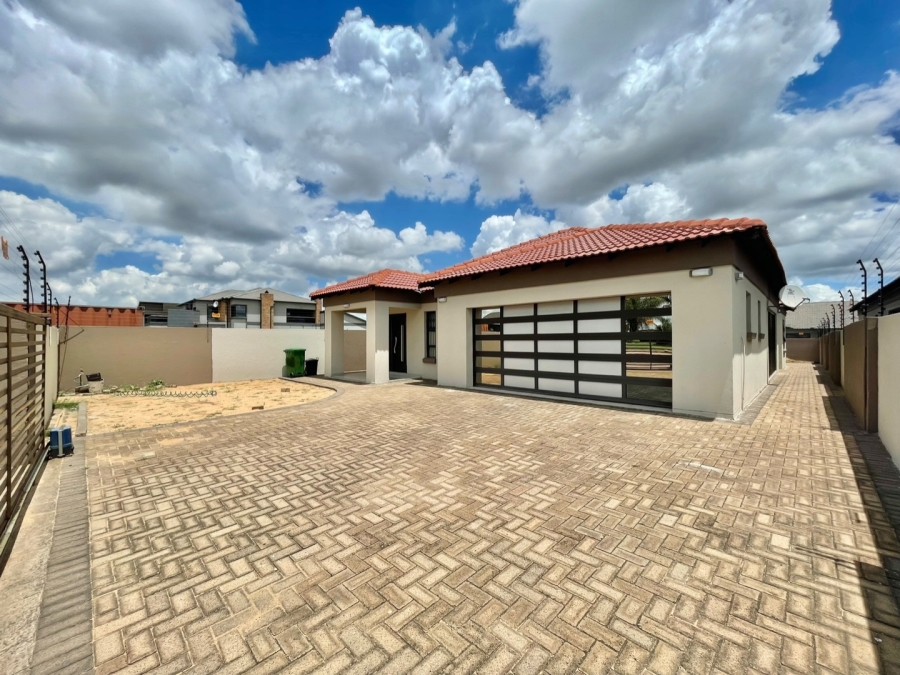 To Let 4 Bedroom Property for Rent in Aerorand Mpumalanga