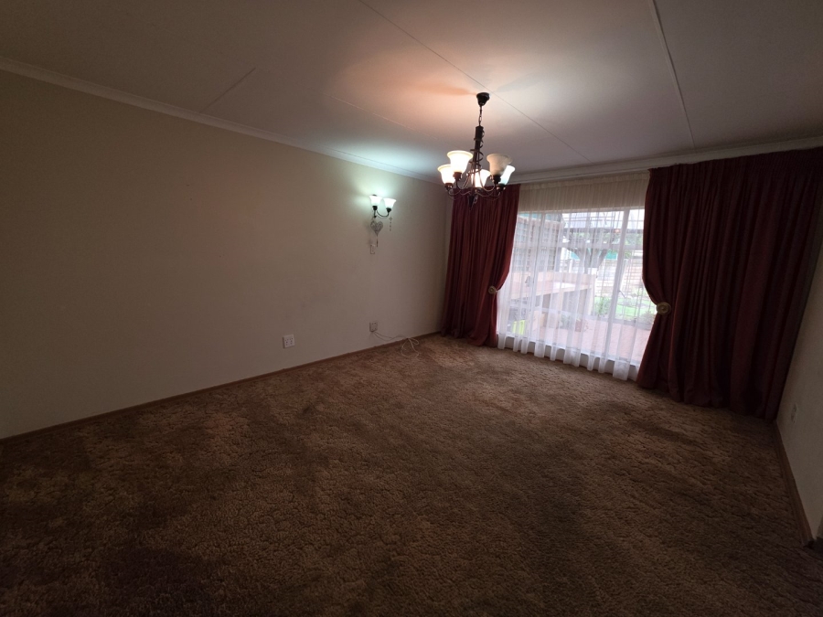 5 Bedroom Property for Sale in Secunda Mpumalanga