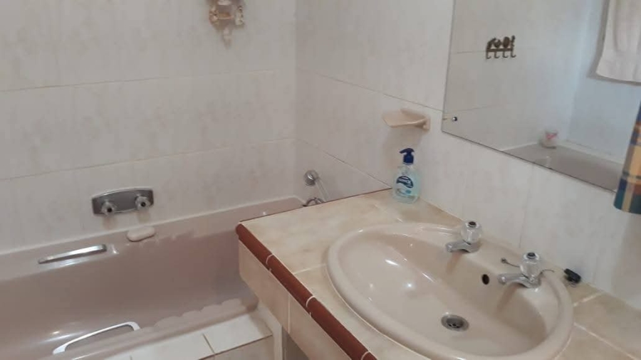 To Let commercial Property for Rent in White River Estates Mpumalanga