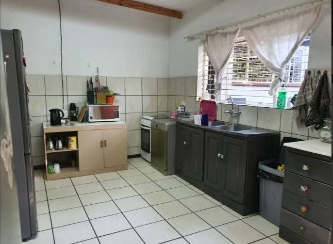 To Let commercial Property for Rent in White River Estates Mpumalanga