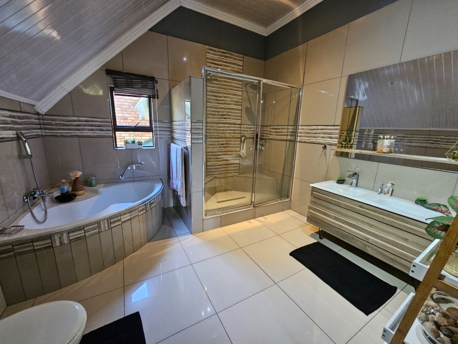 4 Bedroom Property for Sale in Kingsview Ext 1 Mpumalanga
