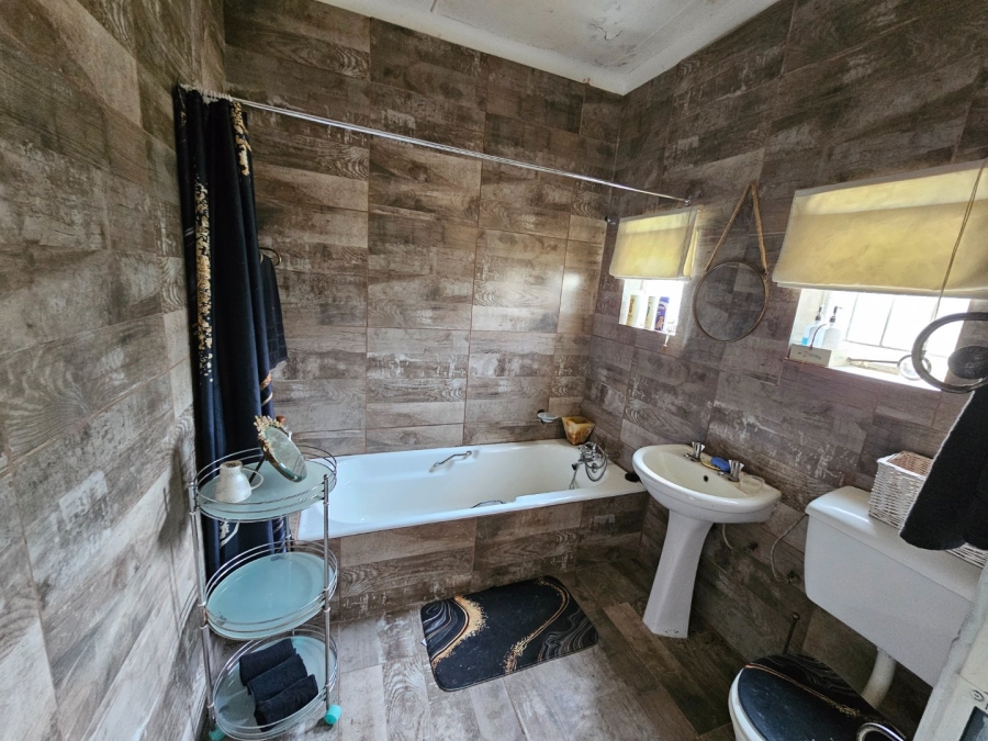 To Let 3 Bedroom Property for Rent in White River Rural Mpumalanga