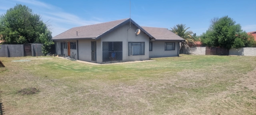 4 Bedroom Property for Sale in Kosmos Park Mpumalanga