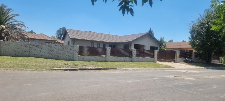 4 Bedroom Property for Sale in Kosmos Park Mpumalanga