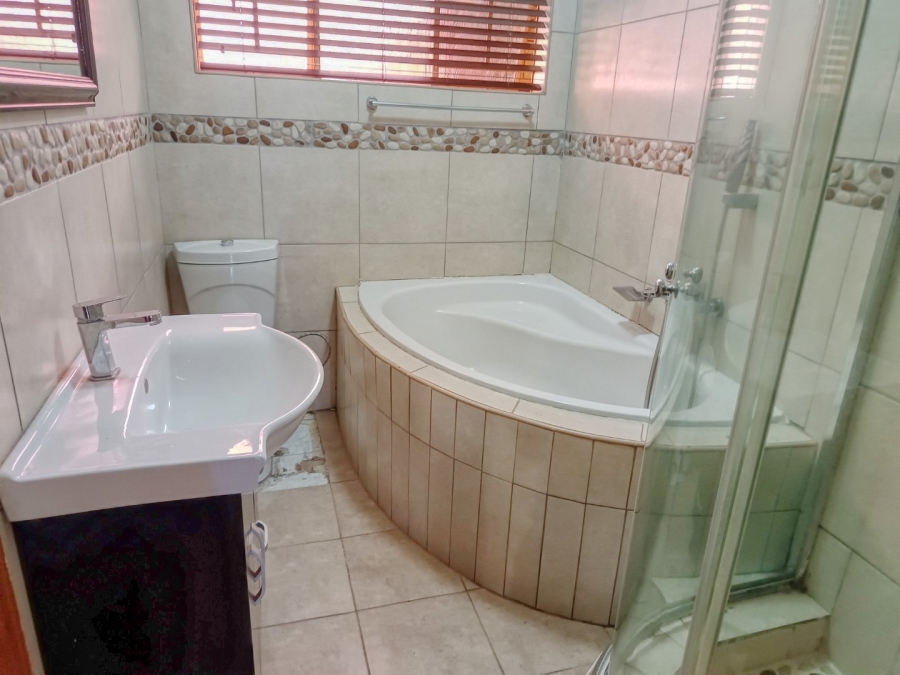 2 Bedroom Property for Sale in White River Ext 16 Mpumalanga