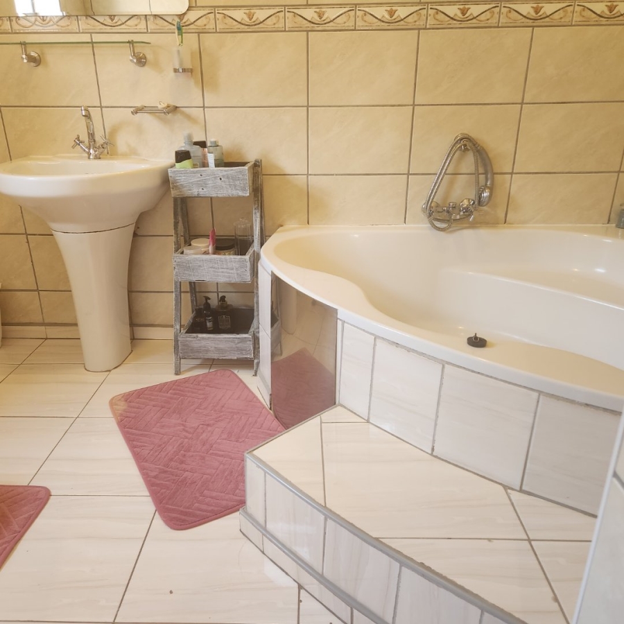 To Let 4 Bedroom Property for Rent in Standerton Mpumalanga