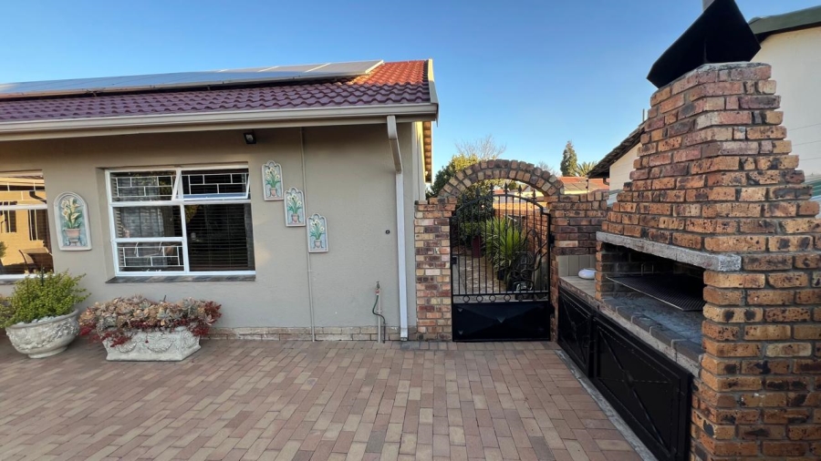 3 Bedroom Property for Sale in Cosmosrand Mpumalanga