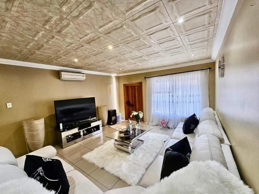 To Let 5 Bedroom Property for Rent in Reyno Ridge Mpumalanga