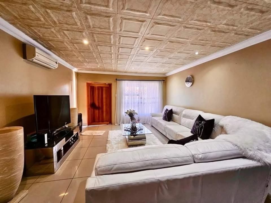 To Let 5 Bedroom Property for Rent in Reyno Ridge Mpumalanga