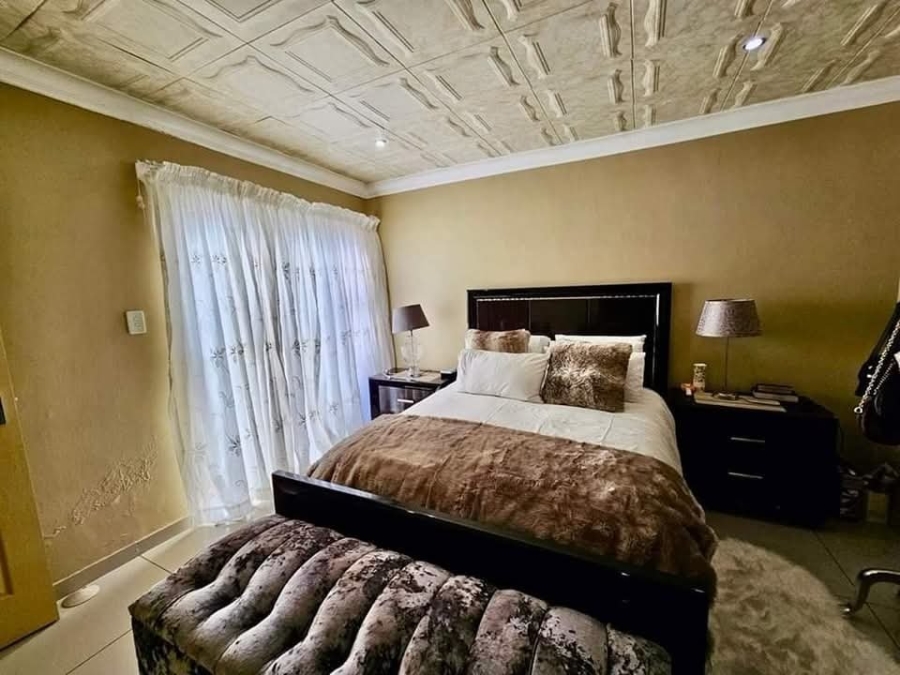 To Let 5 Bedroom Property for Rent in Reyno Ridge Mpumalanga