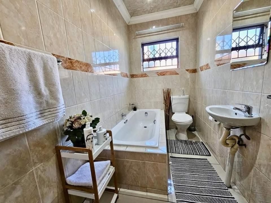 To Let 5 Bedroom Property for Rent in Reyno Ridge Mpumalanga
