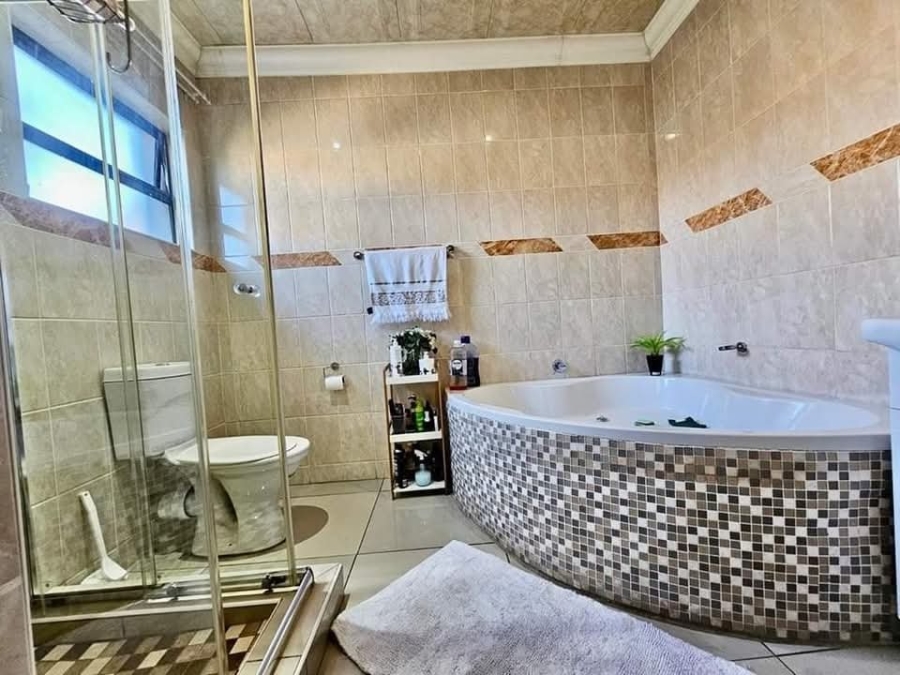 To Let 5 Bedroom Property for Rent in Reyno Ridge Mpumalanga