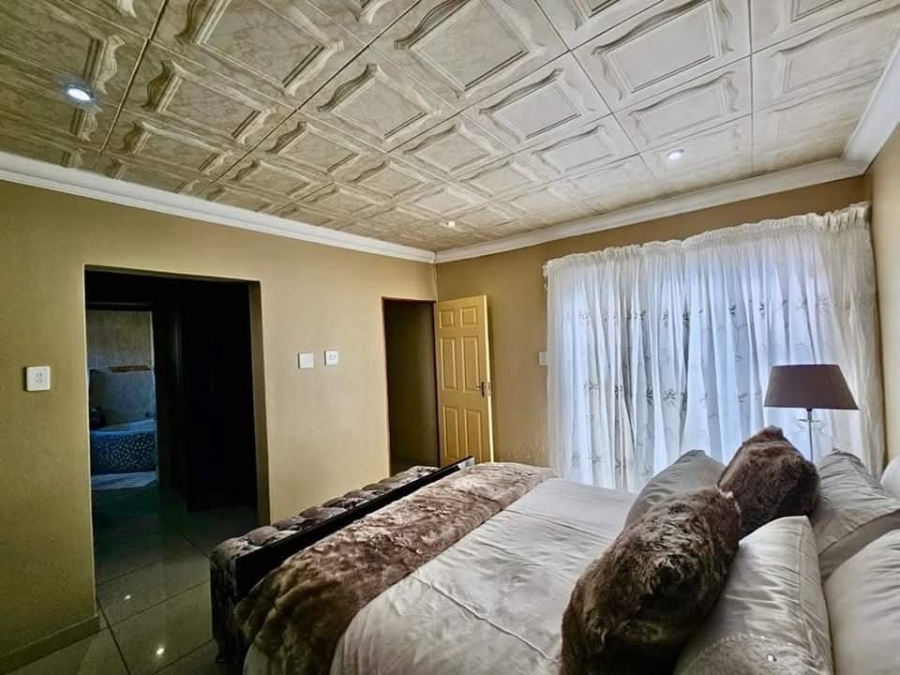 To Let 5 Bedroom Property for Rent in Reyno Ridge Mpumalanga