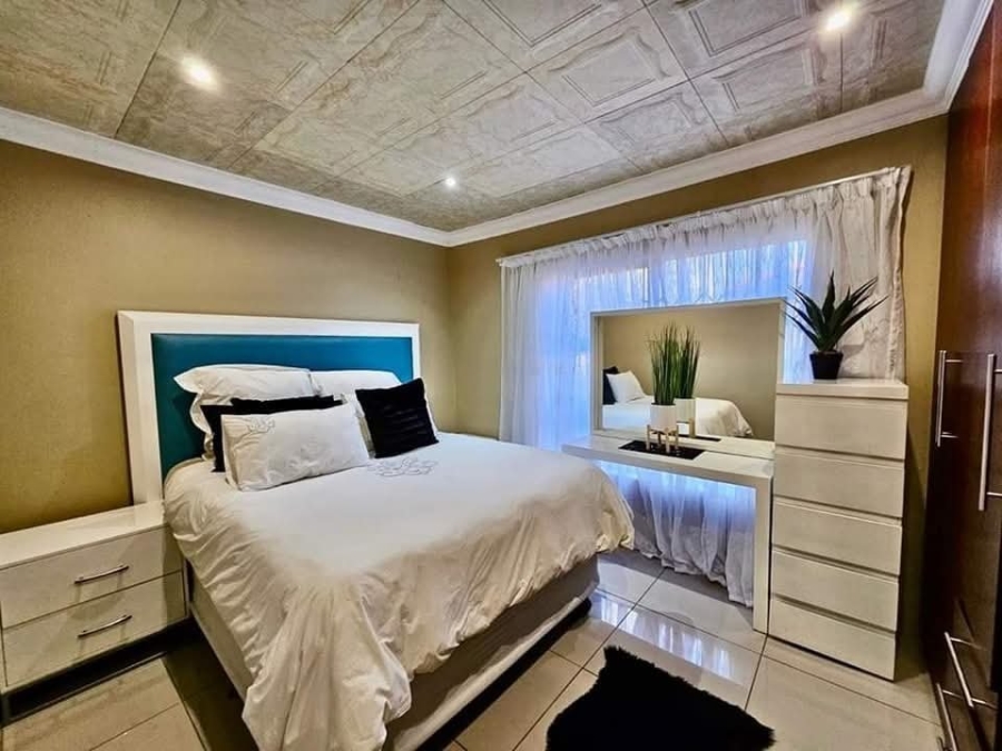 To Let 5 Bedroom Property for Rent in Reyno Ridge Mpumalanga