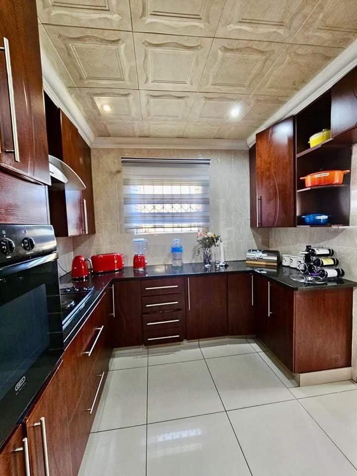 To Let 5 Bedroom Property for Rent in Reyno Ridge Mpumalanga