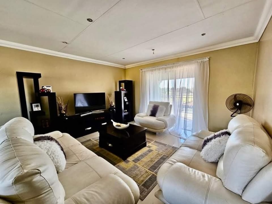 To Let 5 Bedroom Property for Rent in Reyno Ridge Mpumalanga
