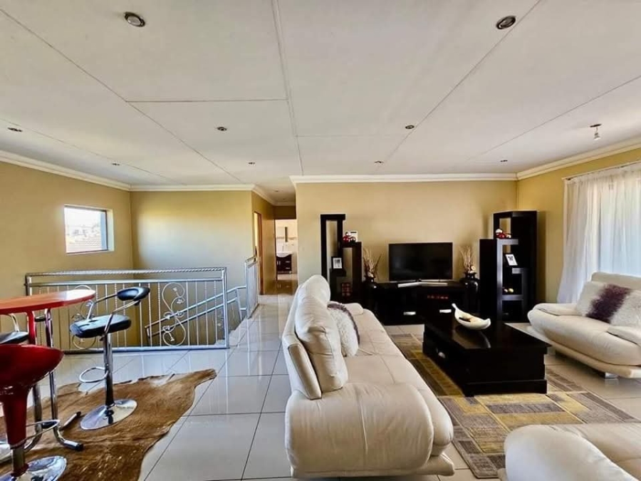 To Let 5 Bedroom Property for Rent in Reyno Ridge Mpumalanga