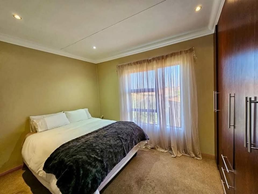 To Let 5 Bedroom Property for Rent in Reyno Ridge Mpumalanga
